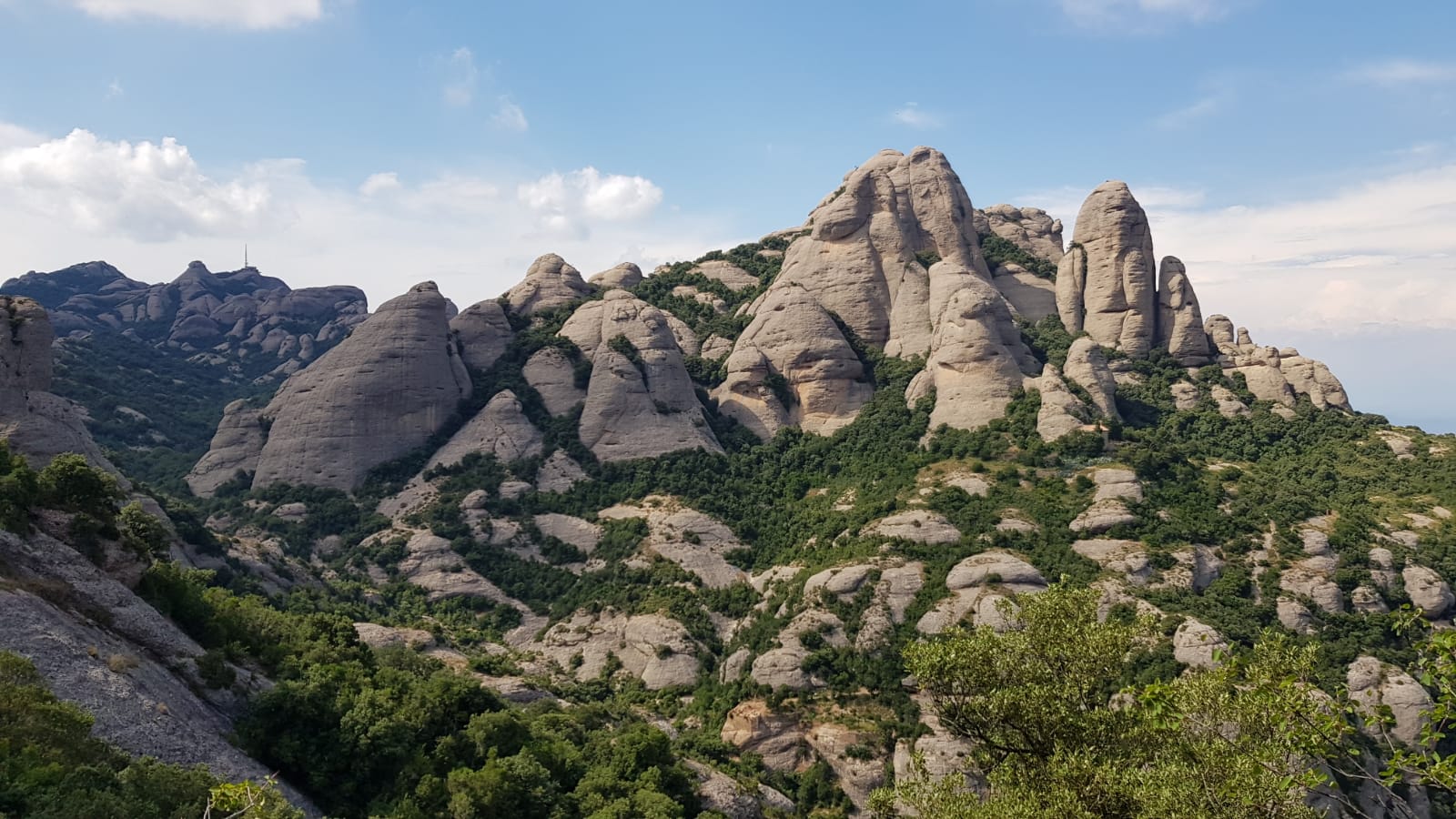 Paysage du massif montagneux de Montserrat en Catalogne