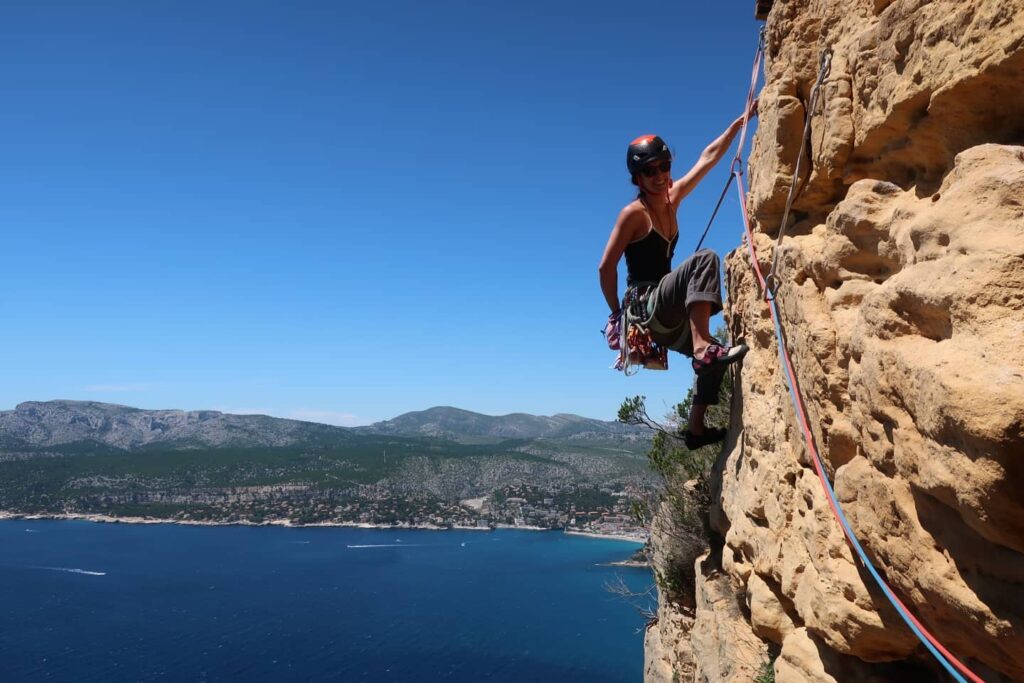 Hélène dans une grande voie au cap canaille